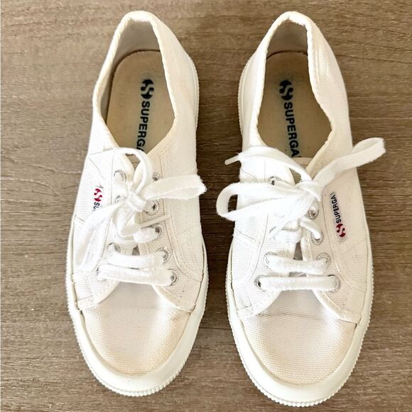 Superga Classic Canvas Low Top Sneaker in White - Size 37.5 - Picture 2 of 9